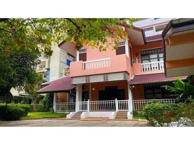 ให้เช่า บ้านเดี่ยว 2 ชั้น 4 ห้องนอน พระราม 1