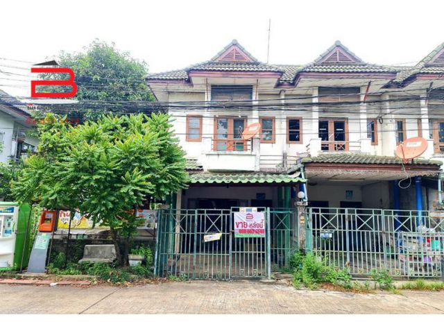 ทาวน์เฮาส์ หมู่บ้าน ดิเอมเมอรัลพาร์ค 3 เนื้อที่ 45 ตรว. ถนนโยธาธิการ นนทบุรี 2003 อ.ปากเกร็ด จ.นนทบุรี