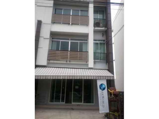 PDD02 ขาย ให้เช่า ทาวน์โฮม 4 ชั้น ลาดพร้าว71 นาคนิวาสซอย10 หลังมุม ใกล้เลียบด่วน ใกล้BTSลาดพร้าว71 เหมาะสำหรับทำออฟฟิศแล