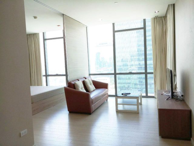 The Room sukhumvit  21  for rent bts asok