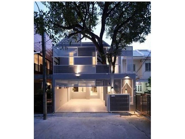 ให้เช่าทาวน์โฮม 2 ชั้น  สุขุมวิท 49  ใกล้BTS