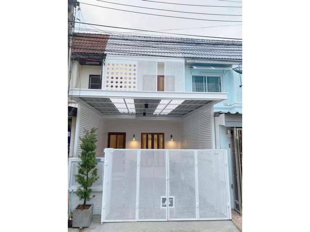 ทาวน์เฮ้าส์ใกล้รถไฟฟ้า หมู่บ้าน บัวทอง2