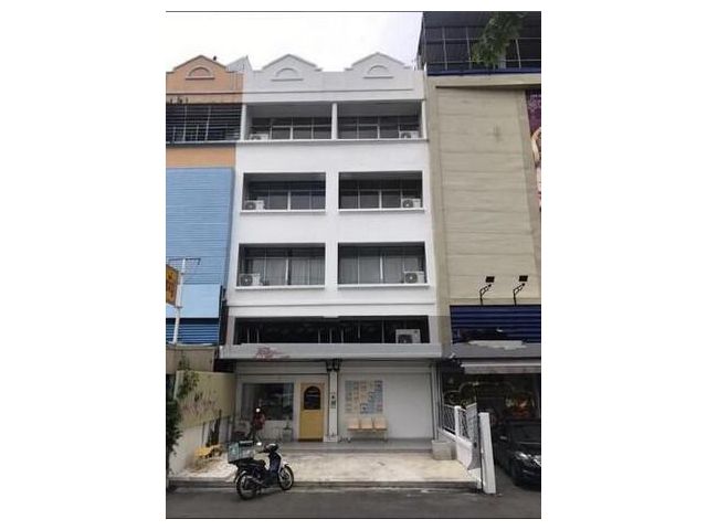 ให้เช่าอาคารพาณิชย์ 5 ชั้น 2คูหา  ติดถนนนวมินทร์