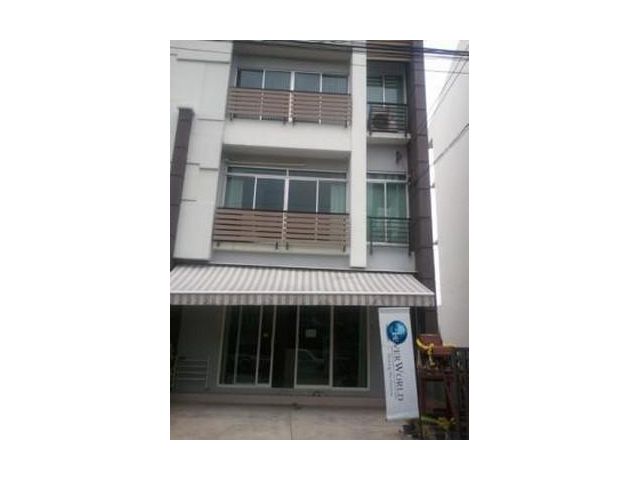 ทาวน์โฮม 4 ชั้น หลังมุม ซ.นาคนิวาส 10 ลาดพร้าว 71