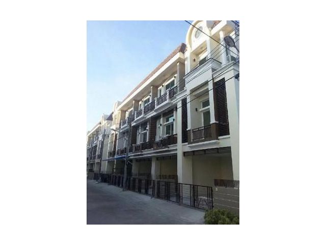 ทาวน์โฮม Premium Place นวมินทร์-ลาดพร้าว 101