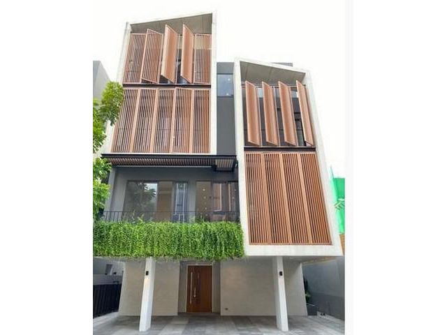 ขายบ้านเดี่ยว4ชั้นระดับลักซ์ชัวรี่  ย่านเอกมัย
