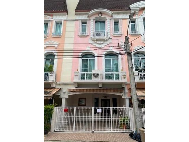 ให้เช่าทาวน์โฮม 3 ชั้น บ้านกลางเมือง  รัชดา