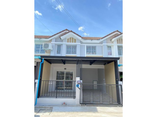 ขายทาวน์เฮาส์ 2 ชั้น#หมู่บ้านพฤกษา 76 ตกแต่งใหม่ทั้งหลัง หน้าบ้านต่อเติมเป็นที่จอดรถปูกระเบื้องเต็มพื้นที่ โล่งโปร่งสบาย