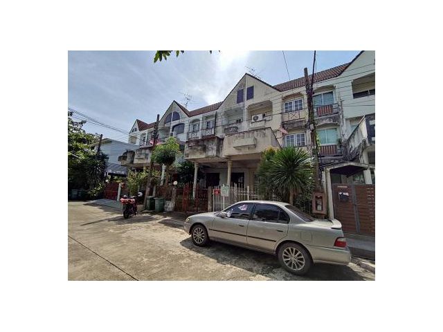ขายทาวน์เฮาส์ 3 ชั้น 27 วา ม.ลลิลกรีนวิลล์ ซอยศรีด่าน22 ถนนศรีนครินทร์