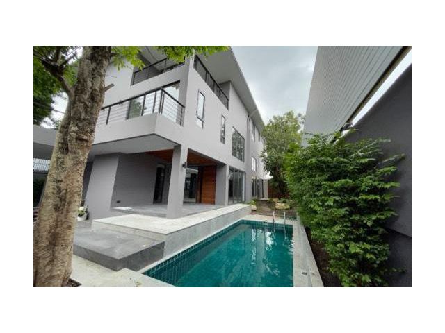 ให้เช่าบ้าน3ชั้น102ตรว.พร้อมสระว่ายน้ำ สุขุมวิท71