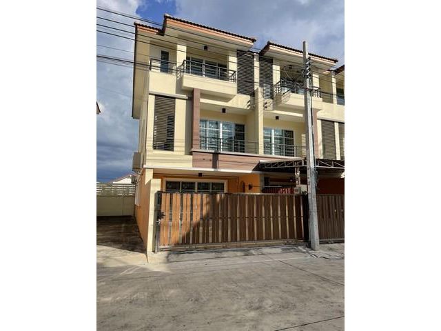 ให้เช่าทาวน์โฮม 3 ชั้นสองคูหา สนามบินน้ำ จ.นนทบุรี