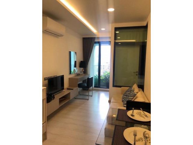 ให้เช่าคอนโด วีธารา สุขุมวิท 36   วิวสระว่ายน้ำ Vtara condo Sukhumvit 36 for rent