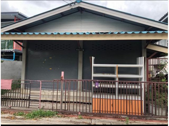 ขายด่วน ที่ดินพร้อมบ้าน ตั้งอยู่ในย่านเศรษฐกิจ
