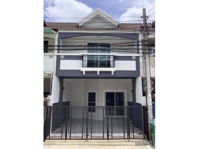 #หมู่บ้านบัวทองธานีพาร์ค  ขายทาวน์เฮ้าส์ 2 ชั้นตกแต่งใหม่ ใกล้แหล่งชุมชนห่างจากตลาดสดประมาณ 500 เมตร