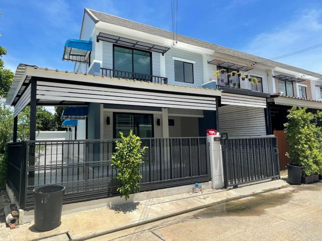 #หมู่บ้านพฤกษา54  ทาวน์เฮ้าส์ 2 ชั้น ห้องริม ตกแต่งสวยพร้อมเข้าอยู่ โครงการมีสภาพแวดล้อมดี สะอาด มีระบบรักษาความปลอดภัย