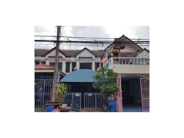 ขายทาวน์เฮ้าส์ รุ่งเรืองเฮ้าส์ 20.3 ตร.วา ลำลูกกา คลองสี่ ปทุมธานี