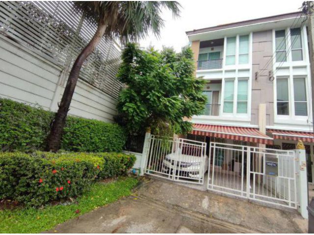 ขายทาวน์โฮม หมู่บ้านบ้านกลางเมือง ลาดพร้าว87 หลังริม พร้อมเข้าอยู่