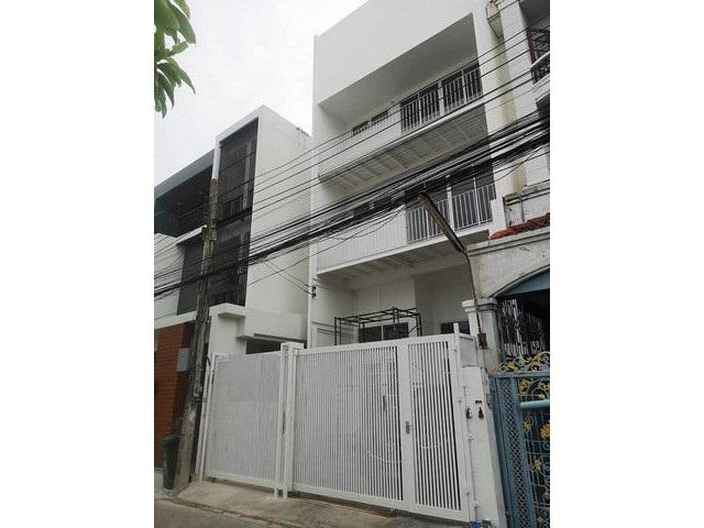 4ห้องนอน 5ห้องน้ำ ซอยอุดมเกียรติ