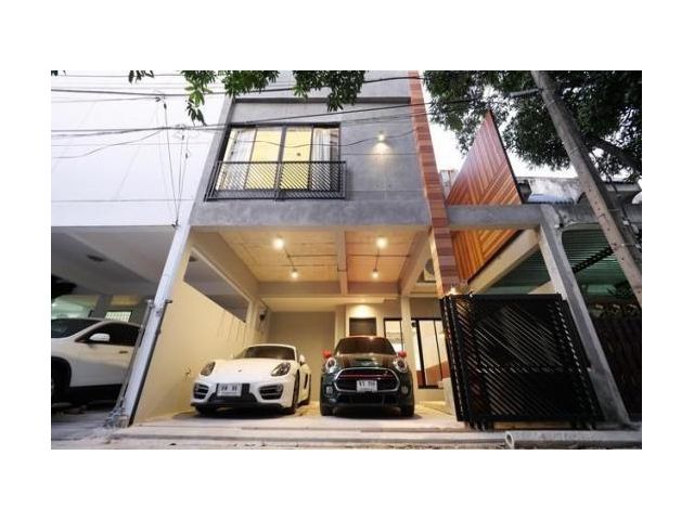 BH1153 ให้เช่าทาวน์โฮม 2 ชั้น  ซอยสุขุมวิท 49
