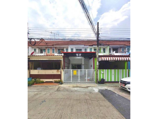 ขายทาวน์เฮ้าส์ 2 ชั้นพร้อมอยู่ #หมู่บ้านฟ้านันทวัน ซอยหทัยราษฏร์ 7 ด้านหน้าเป็นสวนไม่มีบ้านหลังอื่นบังทางลม
