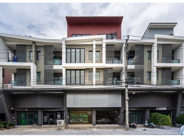 วัชรพล-สายไหม! หรู 2คูหา 4.5ชั้น 700 ตรม. แอร์3