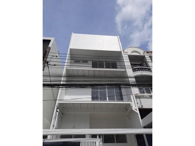 ให้เช่าทาวน์โฮม 3ชั้น ย่านสุทธิสาร ห้วยขวาง ใกล้ MRTสุทธิสาร 750 เมตร เหมอะทำโฮมออฟฟีศ