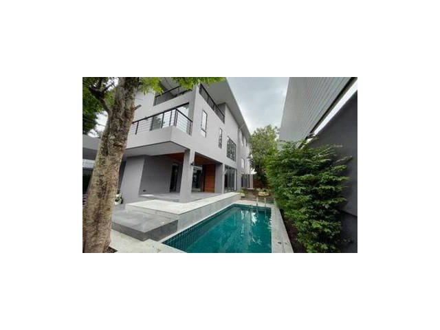 บ้านเดี่ยว 3 ชั้น มีสระว่ายน้ำ ซ.ปรีดี พนมยงค์ 26