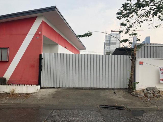 PR693ให้ที่ดินพร้อมอาคารสำนักงาน พื้นที่ 130 ตรม. และที่จอดรถจำนวน 30 คัน