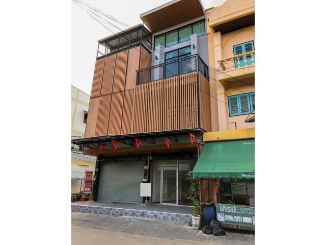 PJB515 ให้เช่าอาคารพาณิชย์ 3 ชั้น หลังกลาง หน้ากว้าง 4 เมตร ขนาด145 ตรม แจ้งวัฒนะ
