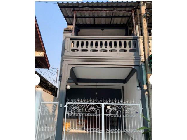 ห้เช่าทาวน์โฮมลาดพร้าว 122 มี 2 ห้องนอน 2 ห้องน้ำ