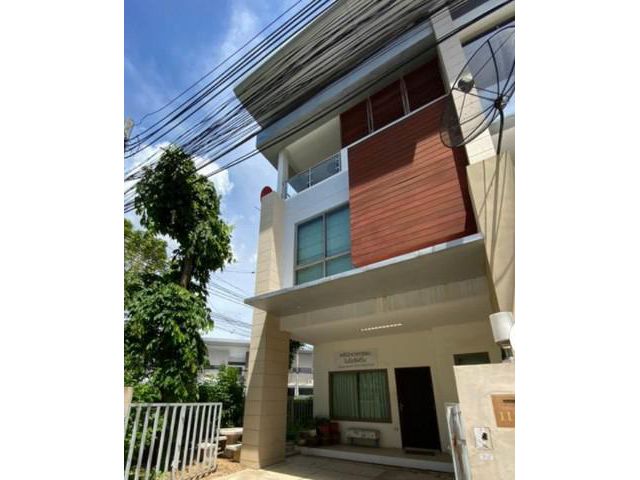 ให้เช่าทาวน์โฮม 3 ชั้น ภัทรโมทาวน์ แจ้งวัฒนะ