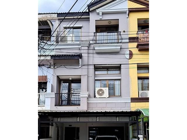 ให้เช่าทาวน์โฮม 3 ชั้น บ้านกลางเมือง ลาดพร้าว80