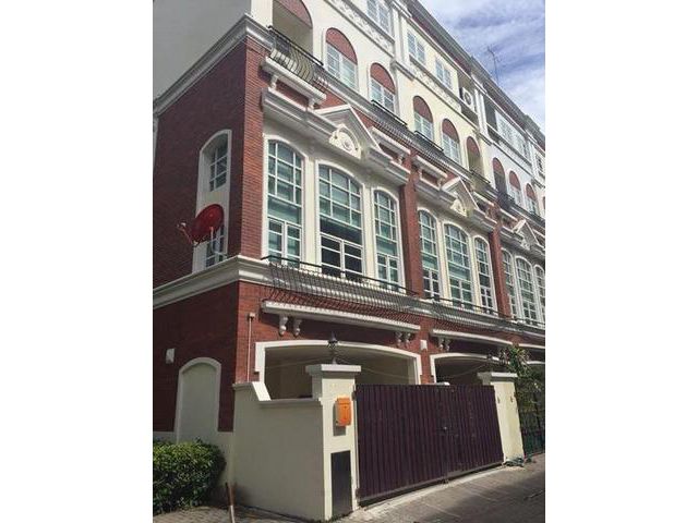 ให้เช่าทาวน์โฮม 4 ชั้น ม.พระราม4 พร้อมเฟอร์นิเจอร์