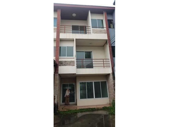 ขายทาวน์โฮม3ชั้น ใกล้สรรพากรพื้นที่12 บ้านใหม่ ยังไม่เคยเข้าอยู่ ย่านพัฒนาการ