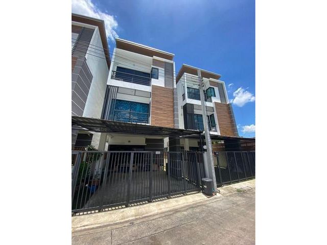 ขายทาวน์โฮม3ชั้น ใกล้รถไฟฟ้าสายสีเหลือง ซอยลาดพร้าว64