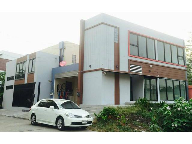 ขายบ้านเดี่ยวมีสระว่ายน้ำพร้อมอาคารกรุงเทพกรีฑา
