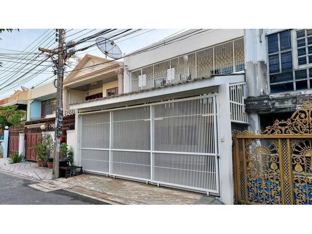ทาวน์เฮ้าส์ 2ชั้น ถนนนราธิวาสซอย24