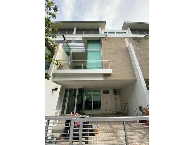 ให้เช่าทาวน์โฮม 3 ชั้น The Landmark ลาดพร้าว