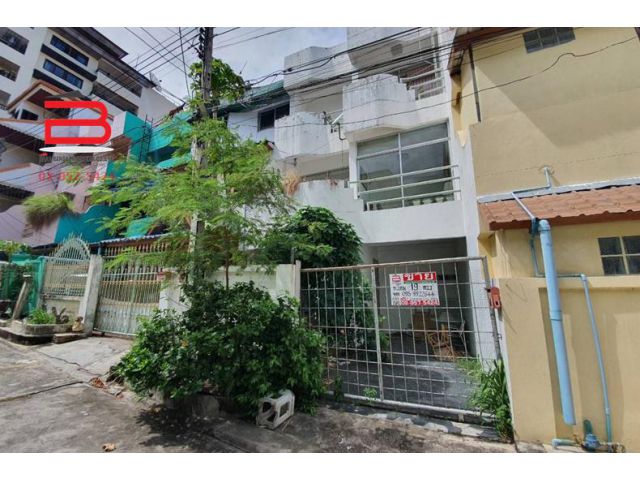 ทาวน์โฮม 3 ชั้น ซอยทัพพระยา 15 เนื้อที่ 19.1 ตรว. มี 2 ห้องนอน 3 ห้องน้ำ ถนนสุขุมวิท บางละมุง ชลบุรี