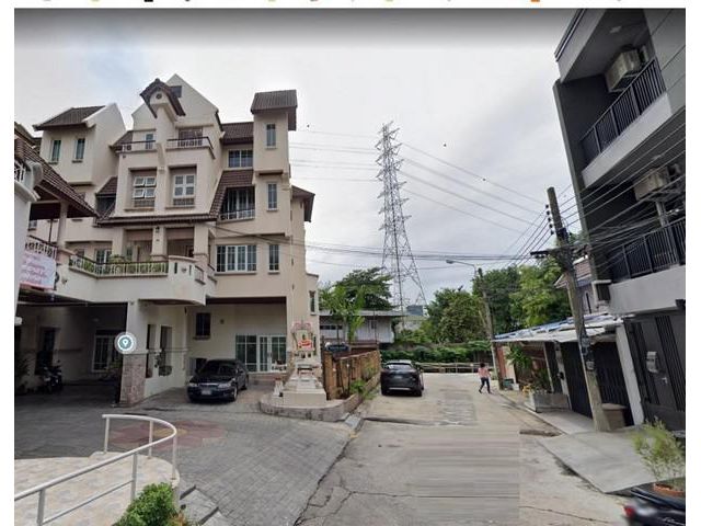 หมู่บ้านบุษราคัมเพลส ซอยลาดพร้าว18