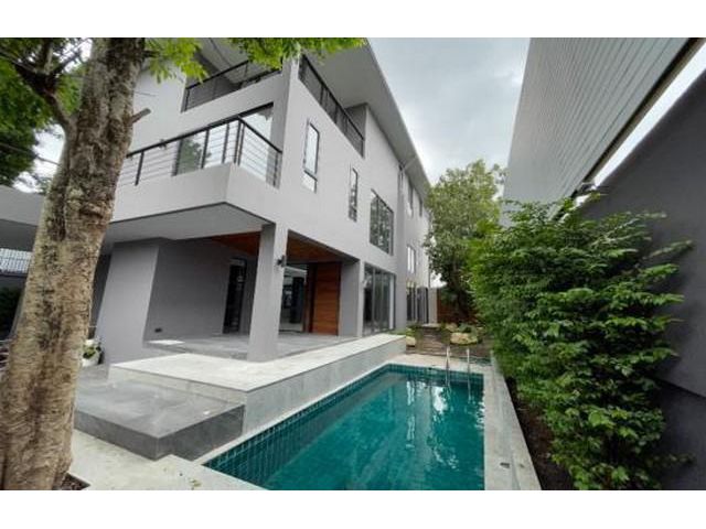 ให้เช่าและขายบ้านเดี่ยว 3 ชั้น ซอยปรีดี 26 ย่านพระโขนง