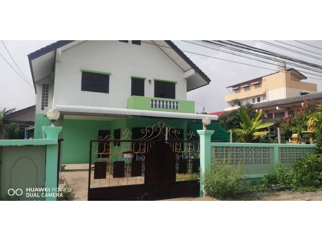 U1119 ให้เช่าบ้านเดี่ยว 2 ชั้น บ้านสร้างเอง ย่านลำลูกกาซอย1 อนุญาติให้เลี้ยงสัตว์ได้ บ้านใหญ่มีพื้นที่พร้อมเฟอร์ในบ้าน ท