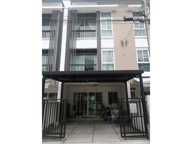 AT041ขายทาวน์โฮม 3 ชั้น 18 ตร.ว. พื้นที่ใช้สอย 149 ตร.ม บ้านกลางเมือง โชคชัย 4 ซอย 50