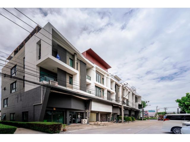 ขายอาคารพาณิชย์ 4.5 ชั้น 2 คูหา โครงการ บี อเวนิว