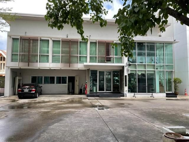 ให้เช่าอาคาร 2 ชั้น ซอยสุขุมวิท 39  ทำเลดี