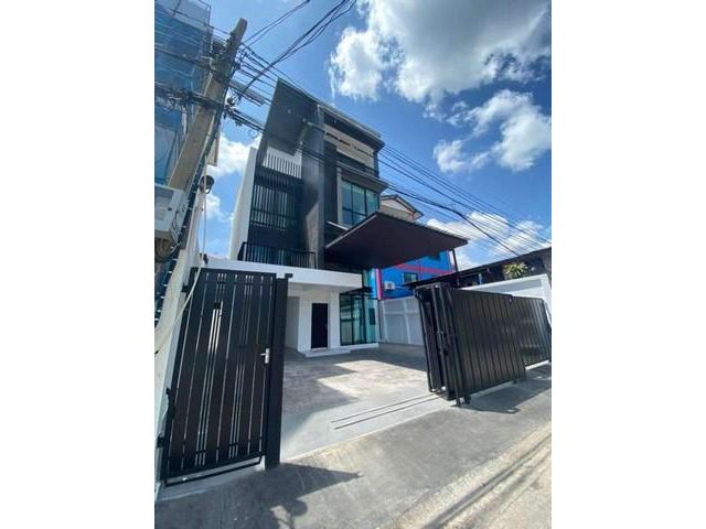 ขายโฮมออฟฟิศ 4 ชั้น สร้างใหม่ 8 ห้องนอน 8 ห้องน้ำ