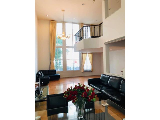 ให้เช่าทาวน์โฮม 4 ชั้น โครงการบ้านกลางกรุงทองหล่อ