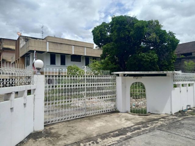 Land for sale sukhumvit 71 ขายที่ดินพร้อมบ้านเก่าสุขุมวิท 71 ปรีดีพนมยงค์ 42 180 ตร.ว ใกล้ BTS พระโขนง ทำอาคารสูงได้ ขาย