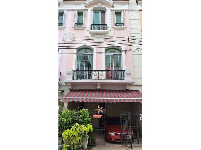 ทาวน์โฮม 3 ชั้น บ้านกลางเมืองแกรนด์ เดอ ปารีส