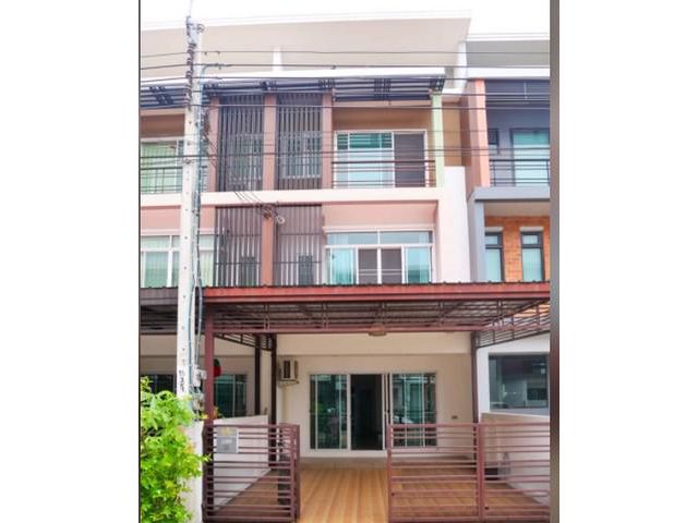 ให้เช่าทาวน์โฮม 3 ชั้น ซอยเพชรเกษม114